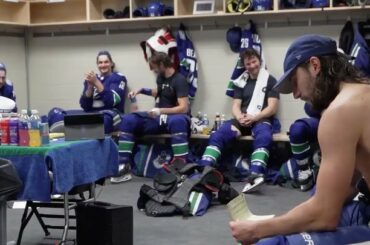 Chris Tanev avec l'annonce de la formation de départ ALL TIME. #Coupe Stanley

(: @Californie...