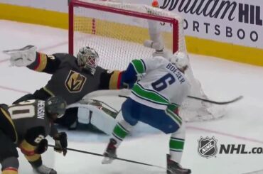 Lehner est tout droit les gars de Robin ce soir. # Game7 #StanleyCup

: @nhlonnbcsports ...