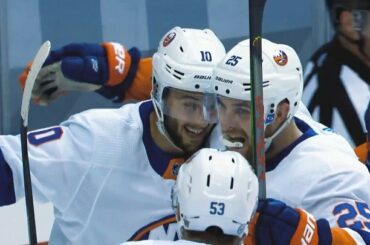 Ce sont les moments que les @philadelphiaflyers et @ny_islanders attendent ...