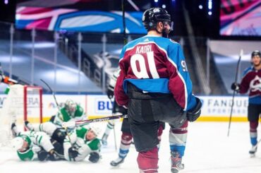 N ° 9⃣ dans # Game7! Nazem Kadri (@ 43kadri) est un homme fou. #Coupe Stanley

: @nh ...