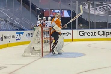 Du ruban adhésif et directement dans le filet. Magnifique combo de Josh Bailey et Brock Nels ...