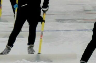 Quel type de travail permet de garder la surface de glace jouable avec jusqu'à trois ga ...
