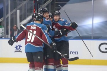 Ouais. Nous adorons le hockey # Game7. #Coupe Stanley

: @nhlonnbcsports: @sportsnet ...