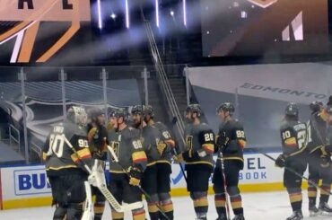 Quelques #HockeyHugs bien nécessaires pour @ robinlehner40! # Game7 #StanleyCup ...