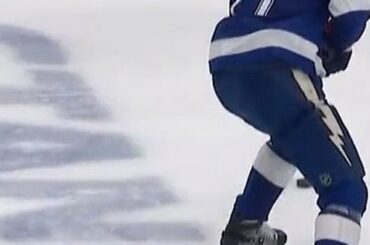 Le @tblightning marque huit buts pour dominer le premier match! #Coupe Stanley...
