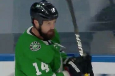 Sup, Jamie, comment vas-tu Benn? #Coupe Stanley

: @nhlonnbcsports: @sportsnet ...