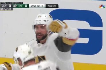 Alec Martinez (@ amartinez_87) avec un radiateur absolu pour le Shot of the Night ....