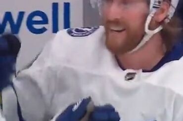Les @TBLightning remportent le match 4 et sont maintenant à une victoire de la finale #StanleyCup ...