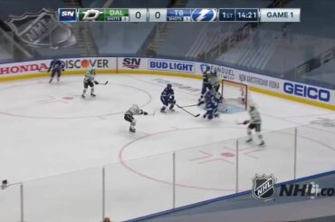 La finale #StanleyCup est en cours grâce à Joel Hanley!

: @nhlonnbcsports
: @s ...