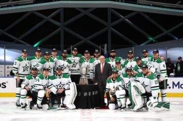 Toucher ou ne pas toucher le Campbell Bowl, telle est la question. #Coupe Stanley...