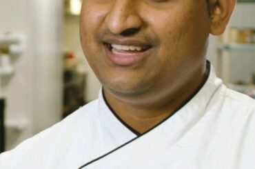Poulet au beurre fait maison et primé

Le chef exécutif Kiran Patnam vous guide ...