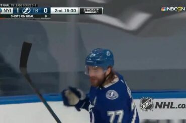 Victor Hedman a marqué huit buts dans ces playoffs #StanleyCup. HUIT!

: @nhlonnbc ...