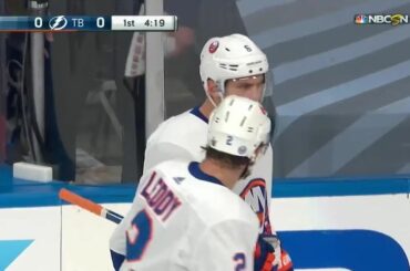À l'écart, les amis. Ryan Pulock (@rpulock) arrive avec le Shot of the ...