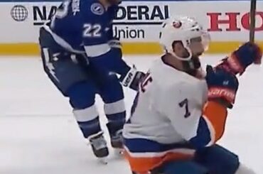 Pas si vite!

Le vainqueur du jeu 2OT de Jordan Eberle garde le @ny_islanders #StanleyC ...
