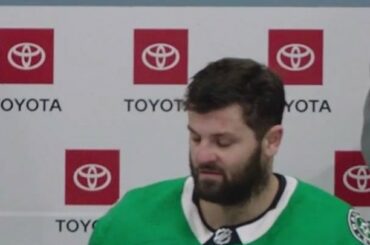 Écoutez! Les jeux 4 et 5 de la série @dallasstars vs @vegasgoldenknights brou ...