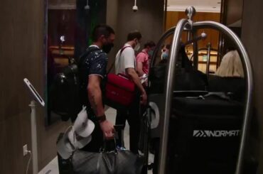 Juillet: "Nous prévoyons de rester ici un moment." - @ jamiebenn14

Ouais ... il n'était pas gamin ...