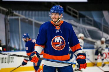 REGARDEZ QUI EST DANS LA GAMME !? Noah Dobson (@n_dobson) fait sa #StanleyCup Playoff ...