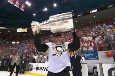 Sidney Crosby savait que la chance ne venait pas souvent, alors il s'est assuré de faire le mo ...