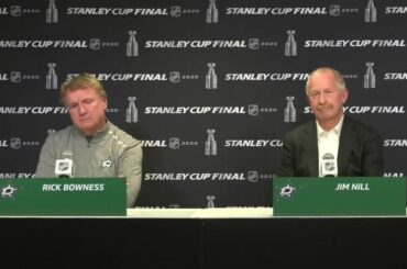 Cette plaisanterie entre l'entraîneur Rick Bowness et le directeur général Jim Nill n'a pas de prix. #Coupe Stanley...