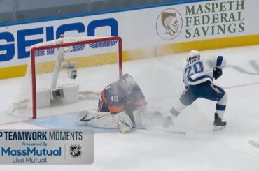 Le col. La fin.

Yanni Gourde et Blake Coleman se sont connectés pour gagner la mésange ...