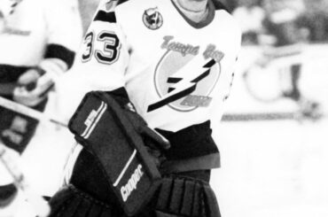 Il y a 28 ans, Manon Rheaume est devenue la première femme à jouer dans la LNH lorsqu'elle a ...