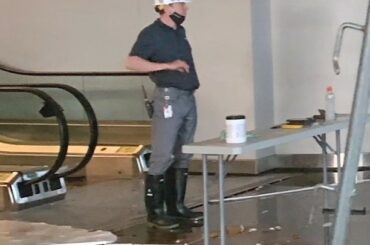 Vous lisez les gros titres ...

Écoutez maintenant toute l'histoire de l'inondation de Rogers ...