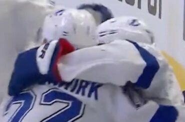 Les @tblightning ont pris une avance de 3-1 dans la série ... est-ce qu'ils gagnent tout t ...
