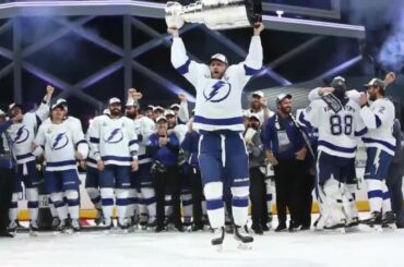 STEVEN STAMKOS EST UN CHAMPION #STANLEYCUP! ...