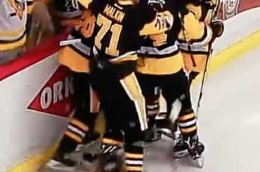Retour sur l'héroïsme de Chris Kunitz en 2017 car c'est son anniversaire ...

Will t ...