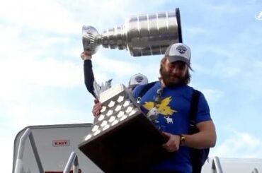 Le matériel est à la maison. #Coupe Stanley

(@tblightning) ...