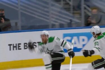 Plus grand nombre de buts en séries éliminatoires #StanleyCup par un joueur d'origine américaine: 61
À égalité pour la Ligue ...