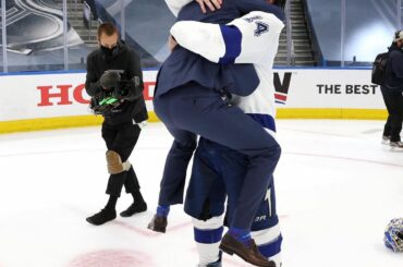 Tiens-moi plus près, petite danseuse #StanleyCup ...