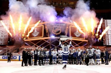 Moment parfait pour Steven Stamkos et les champions #StanleyCup 2020, ...