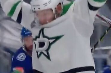 Le jeu 6 a été forcé!

Tenez-vous au courant de la dernière action #StanleyCup Final avec ...