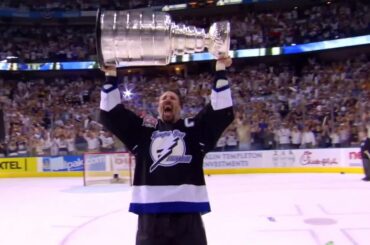 Parlez d'un cadeau d'anniversaire!

Dave Andreychuk a pu célébrer avec un autre @ ...