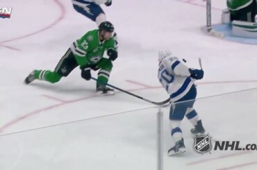 @pattymaroon avec le vol.
Blake Coleman (@ bcoles25) avec la finition. #Stanley ...