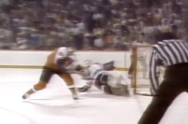 Le masque. Le style. La sauvegarde.

Le jour de l'anniversaire de Grant Fuhr, nous nous souvenons de son irré ...