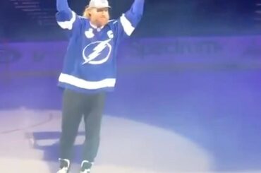 Steven Stamkos + La #StanleyCup = @TBLightning Fans 'Dreams

(TW / BBurnsNHL) ...