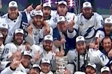 La finale #StanleyCup, mais faites-en la LNH 94. @easportsnhl (@benstonium) ...