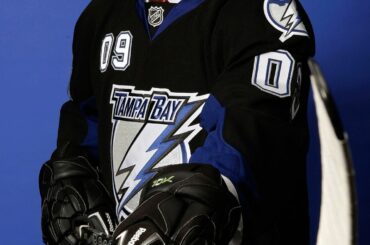 Avec le #NHLDraft la semaine prochaine, nous n'avons pas pu nous empêcher de jeter un coup d'œil sur Victor He ...