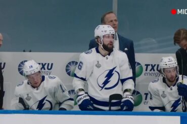 Vous pouvez maintenant vous plier à eux, Jon Cooper. #Coupe Stanley

Ne manquez pas le dernier épisode ...