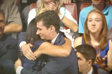 Le moment dont ils ont toujours rêvé, partagé avec ceux qu'ils aiment le plus.

Ne ...