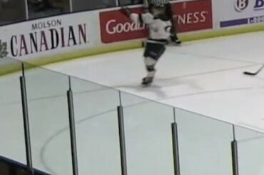 Marquer des buts et résoudre les Rubik's Cubes

@ coleperfetti91 prend ses talents ...