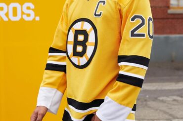Les @NHLBruins adorent goldddd. #ReverseRetro par @adidashockey ...