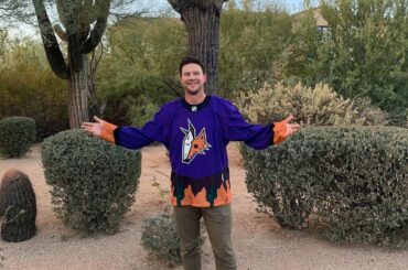 ICI pour Shane Doan dans son nouveau maillot @adidashockey #ReverseRetro. (@arizonaco ...