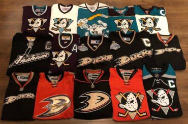 Il va falloir faire de la place pour le maillot @AnaheimDucks #ReverseRetro! @adidash ...