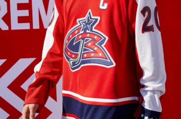 Il n'y a pas de meilleure façon de célébrer 20 ans de hockey @BlueJacketsNHL. #ReverseRetro par ...