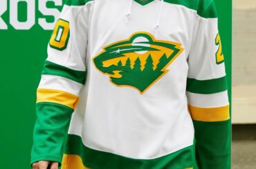 1978 North Stars rencontre 2021 @minnesotawild

#ReverseRetro par @adidashockey ...