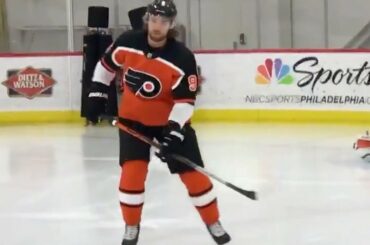 Ivan Provorov (@ ipro13) a pris son nouveau kit #ReverseRetro de @adidashockey pour un sp ...