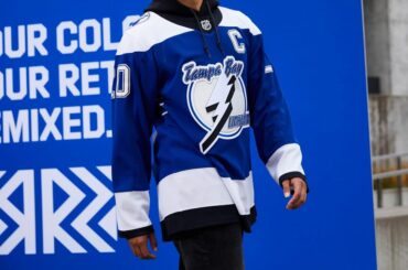 Les @tblightning le ramènent à '04

Acheter #ReverseRetro par @adidashock ...